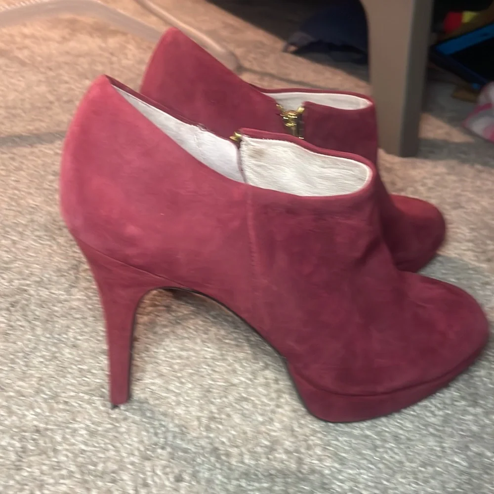Vince Camuto red suede bootie heels size 6